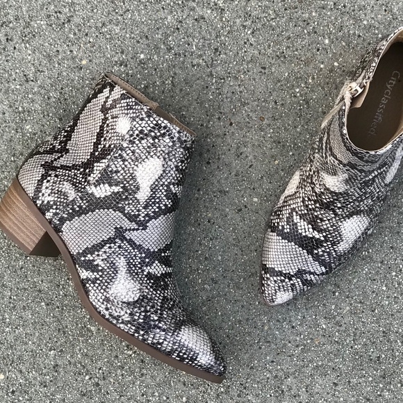 Last 1 Kimbo Snake Python Animal Print Ankle Boot - Picture 5 of 9